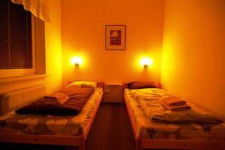Мотели Motel Golden Fox Zeļčava Двухместный номер с 2 отдельными кроватями-5